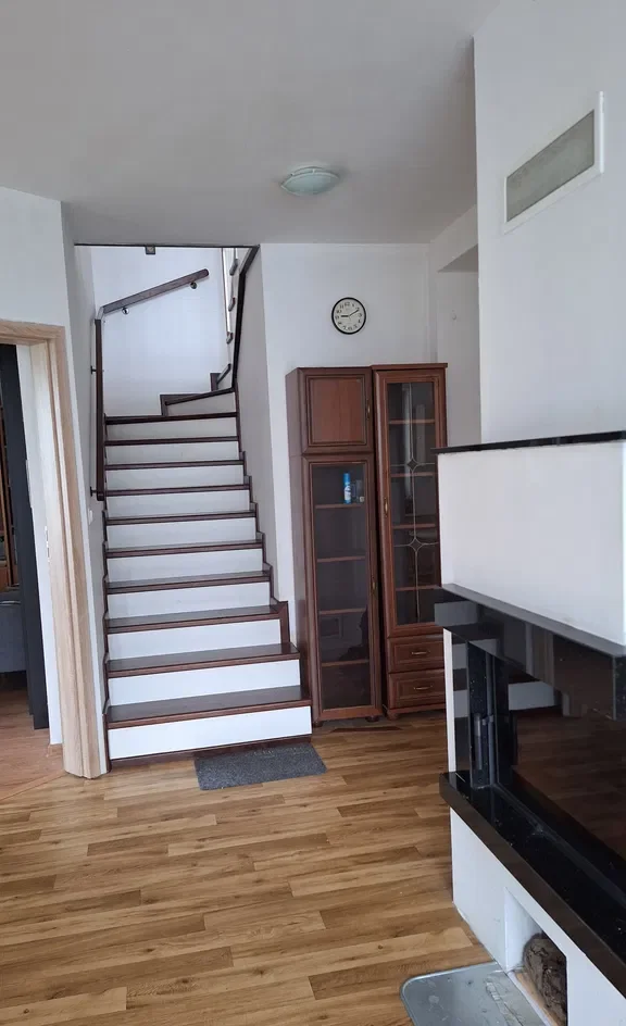 Nowy dom z ogrodem i fotowoltaiką w okolicach Targowiska - zdjęcie 3