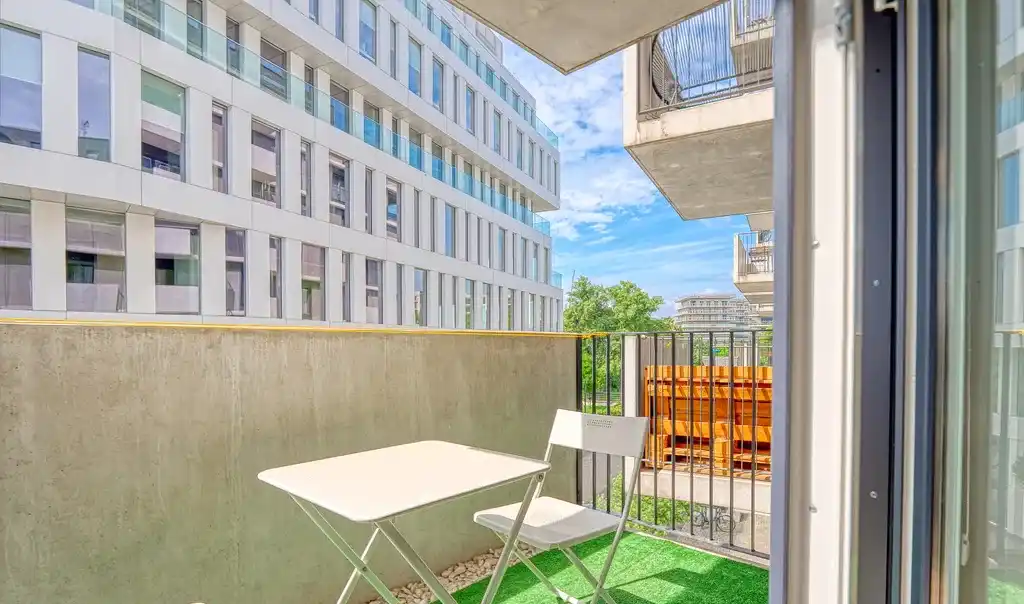 Przestronne mieszkanie w apartamentowcu przy rzece - zdjęcie 5