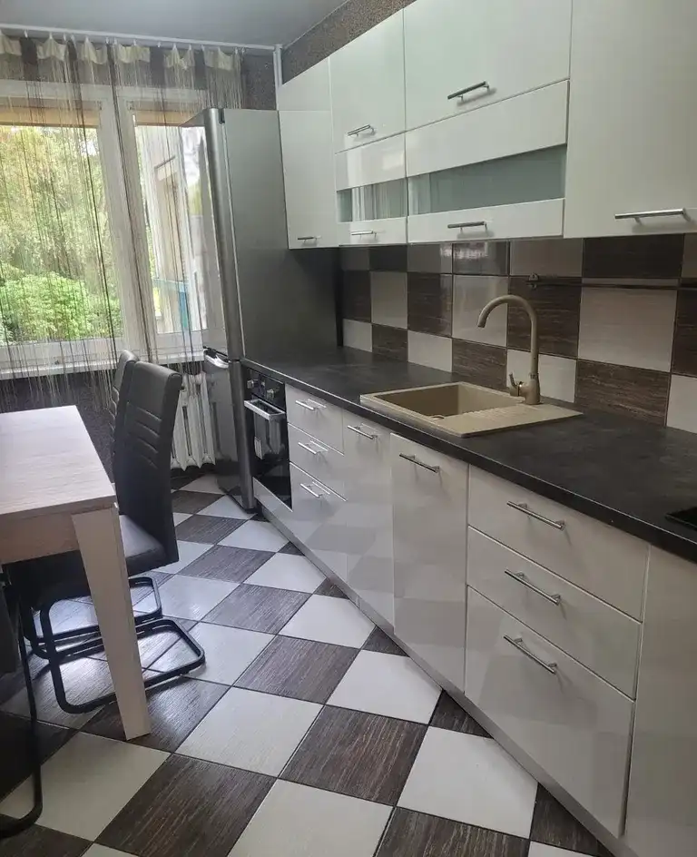 Mieszkanie 3 pokojowe, osobna kuchny, duży balkon .Bajana - zdjęcie 4