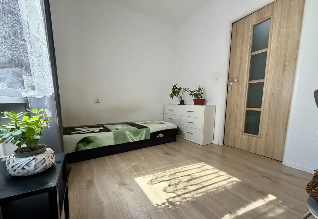 Do wynajęcia  przytulna, umeblowana kawalerka, blisko centrum, parking - zdjęcie 4