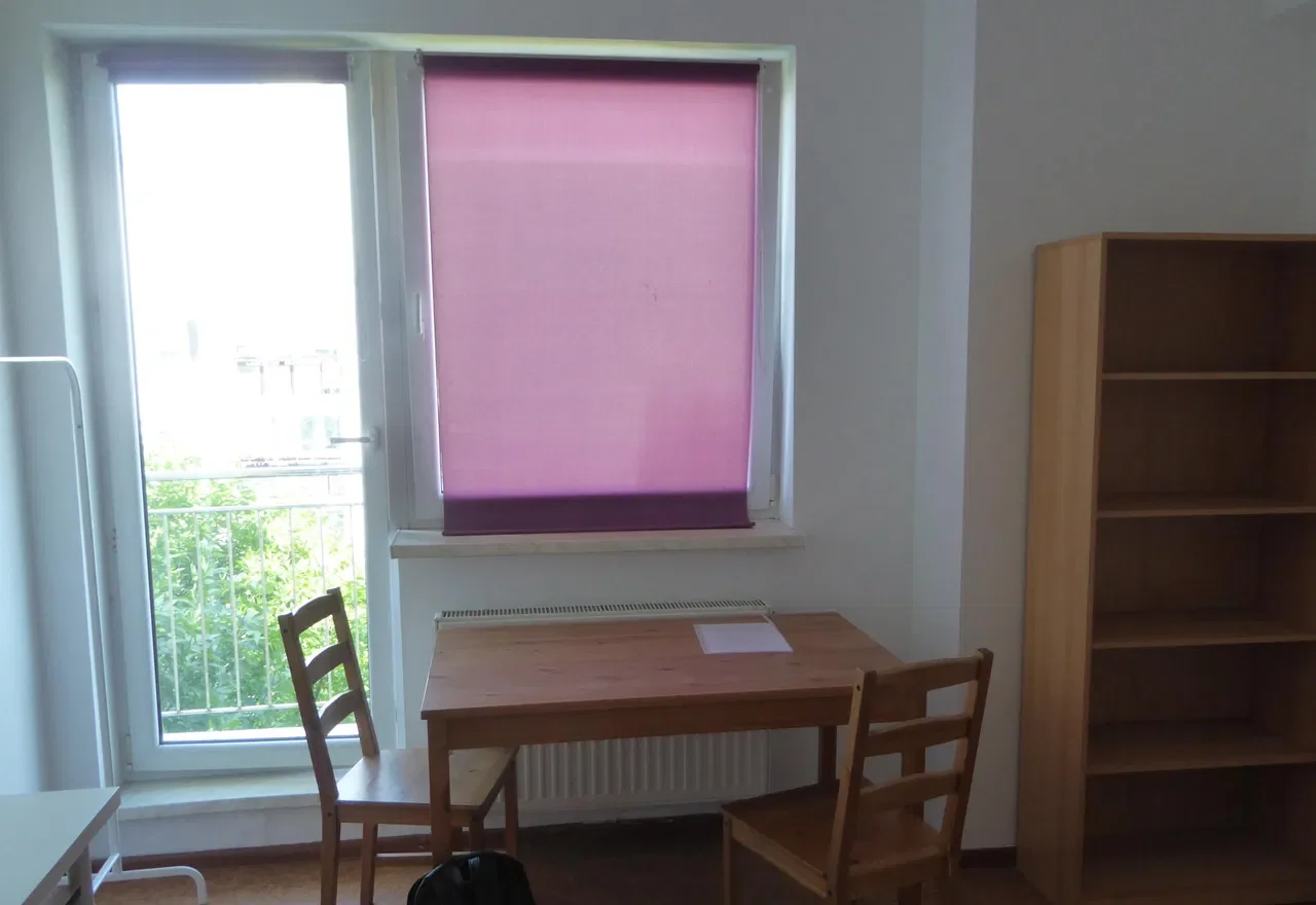 Przestronne 2 pokojowe mieszkanie z balkonem i miejscem parkingowym - zdjęcie 2