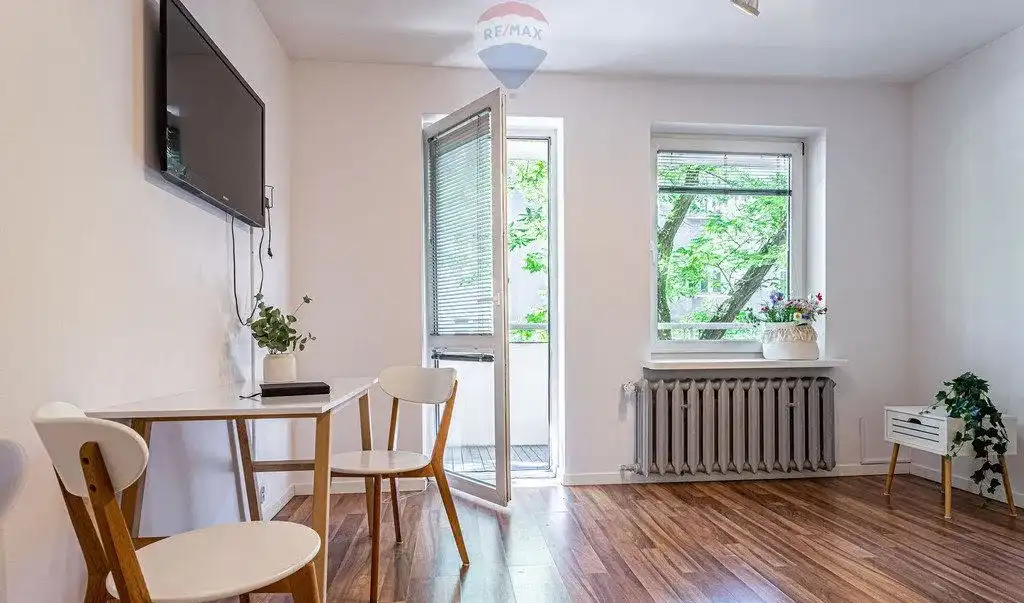 Wygodna kawalerka osobna kuchnia duży balkon - zdjęcie 10