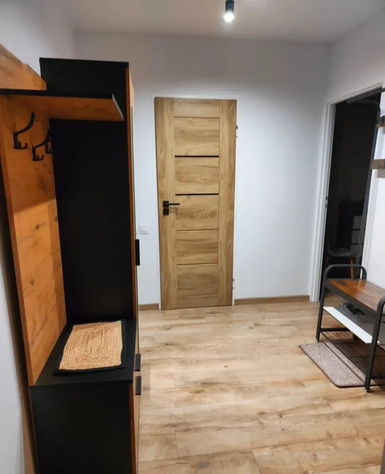 Pokój z panoramicznymi oknami przy Rondzie Radosława od 30.06 - zdjęcie 3