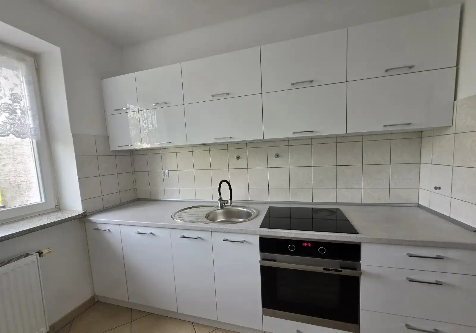Świeżo po remoncie, widne, z oddzielną kuchnią, dostępne od ręki! - zdjęcie 10