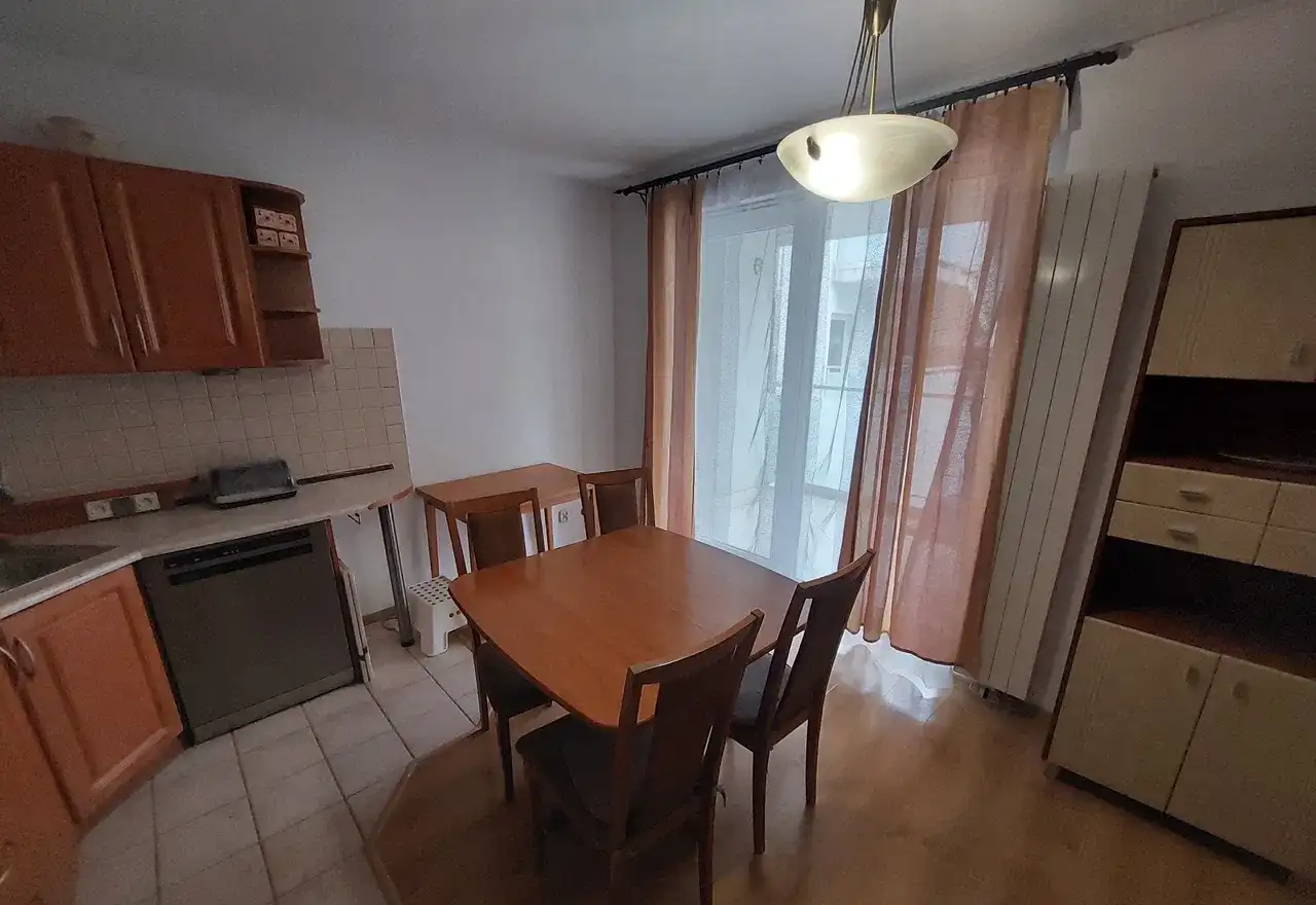 Mieszkanie 45 m² z balkonem i windą; blisko stacji kolejowej. - zdjęcie 2