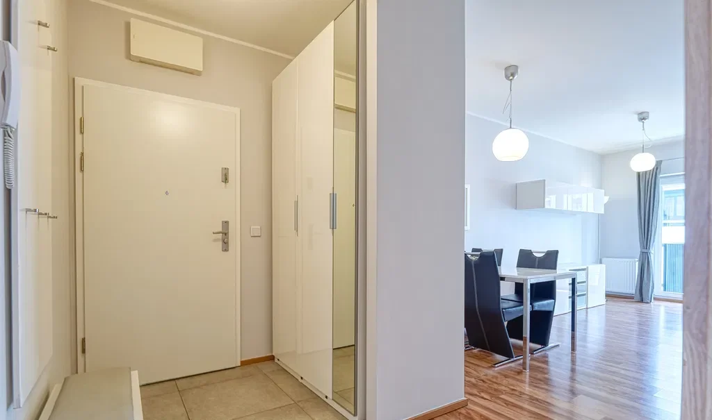 Przestronne mieszkanie w apartamentowcu przy rzece - zdjęcie 7