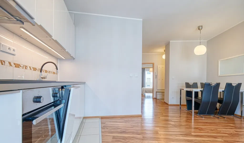 Przestronne mieszkanie w apartamentowcu przy rzece - zdjęcie 6