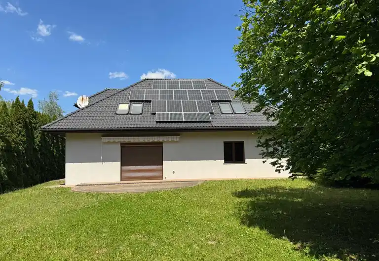 Dom dwukondygnacyjny w otoczeniu zieleni, Cholerzyna, blisko Krakowa - zdjęcie 2