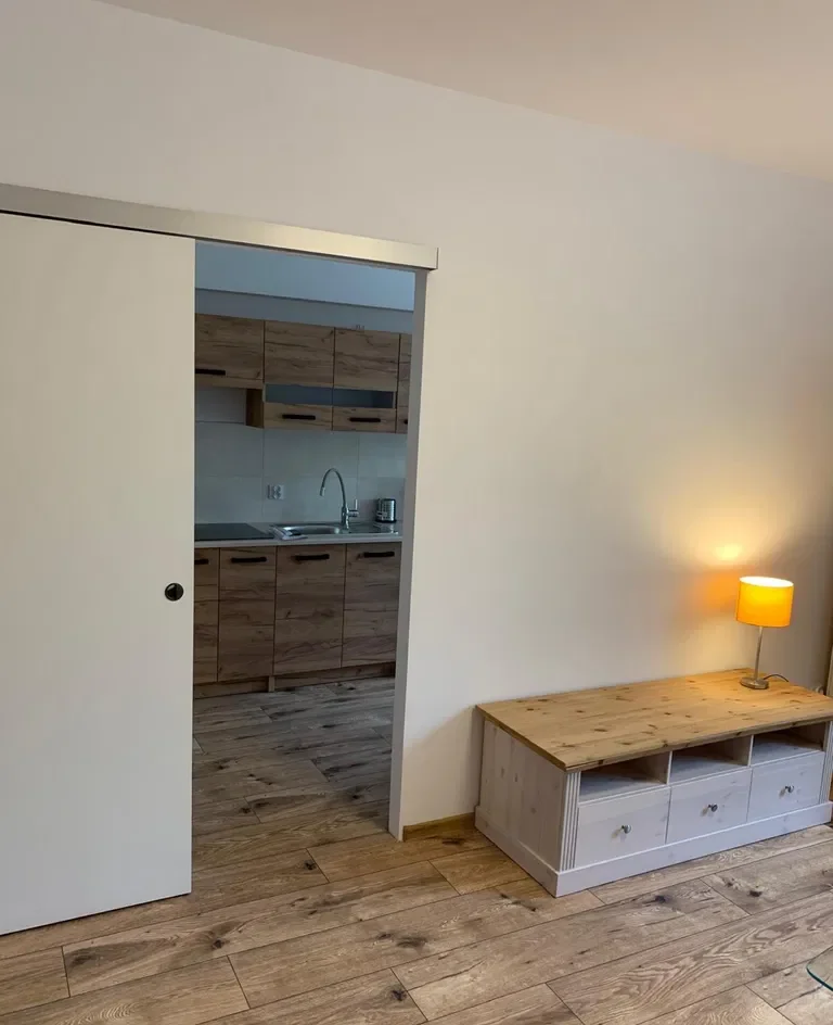 Kawalerka 40 m² po remoncie przy ul. Ciepłej we Wrocławiu - zdjęcie 8