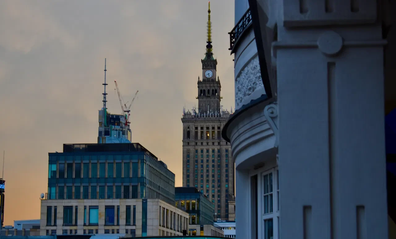 Rezydencja Warecka - Apartament z Balkonem i Garażem w Sercu Warszawy