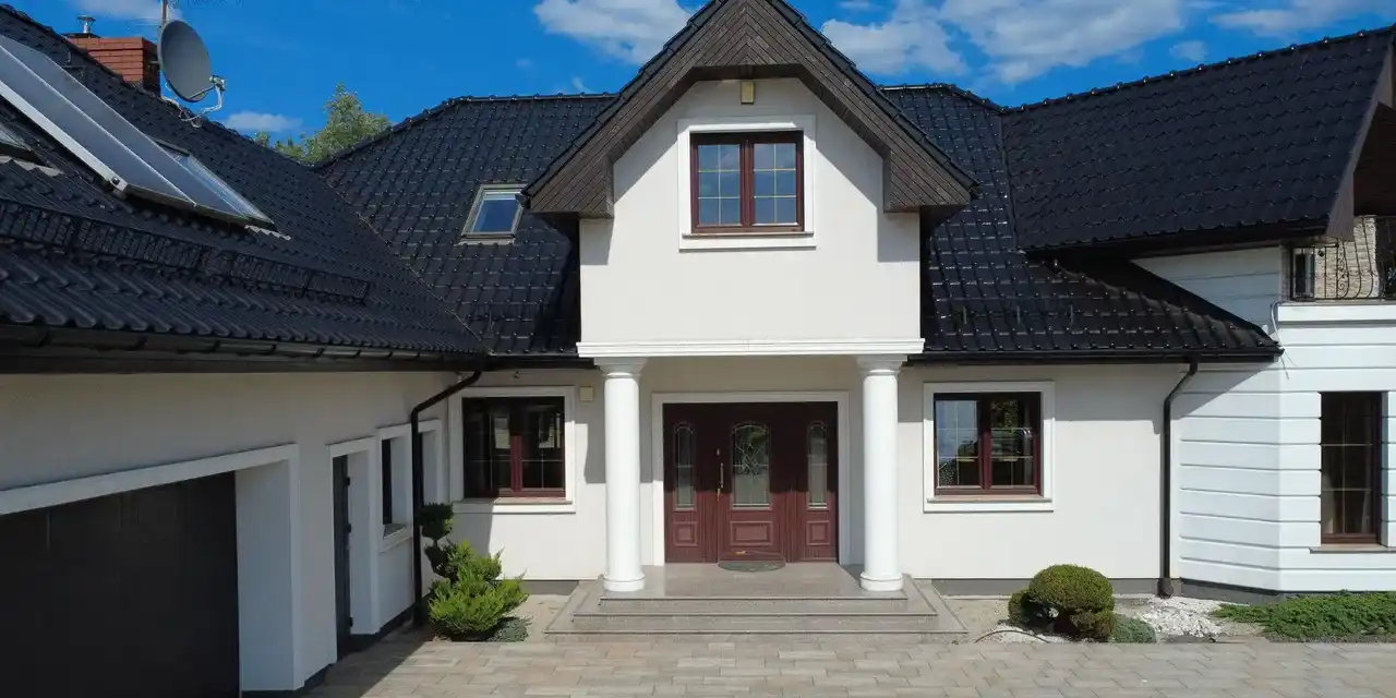 Dom wolnostojący z piwnicą i ogrodzeniem na wynajem - zdjęcie 3