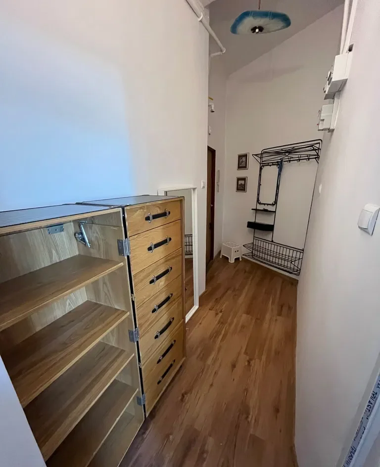 Plac Grunwaldzki, słoneczne z balkonem i nowym AGD - zdjęcie 2