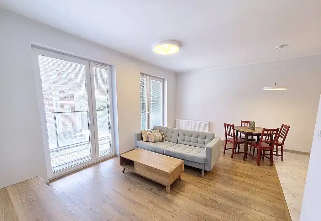 APARTAMENT Z MIEJSCEM POSTOJOWYM W HALI GARAŻOWEJ - zdjęcie 2