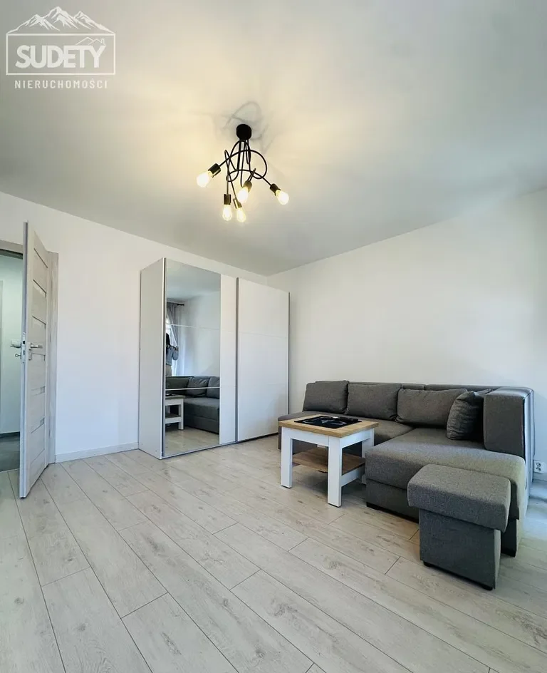 Kawalerka z odrębnym salonem-balkon-blok-ul. Głowa - zdjęcie 2