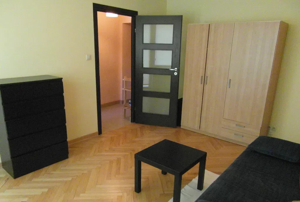 MIESZKANIE Wiktorska 78, ok 30m2,osobny pokój,metro, ciche, II piętro - zdjęcie 2