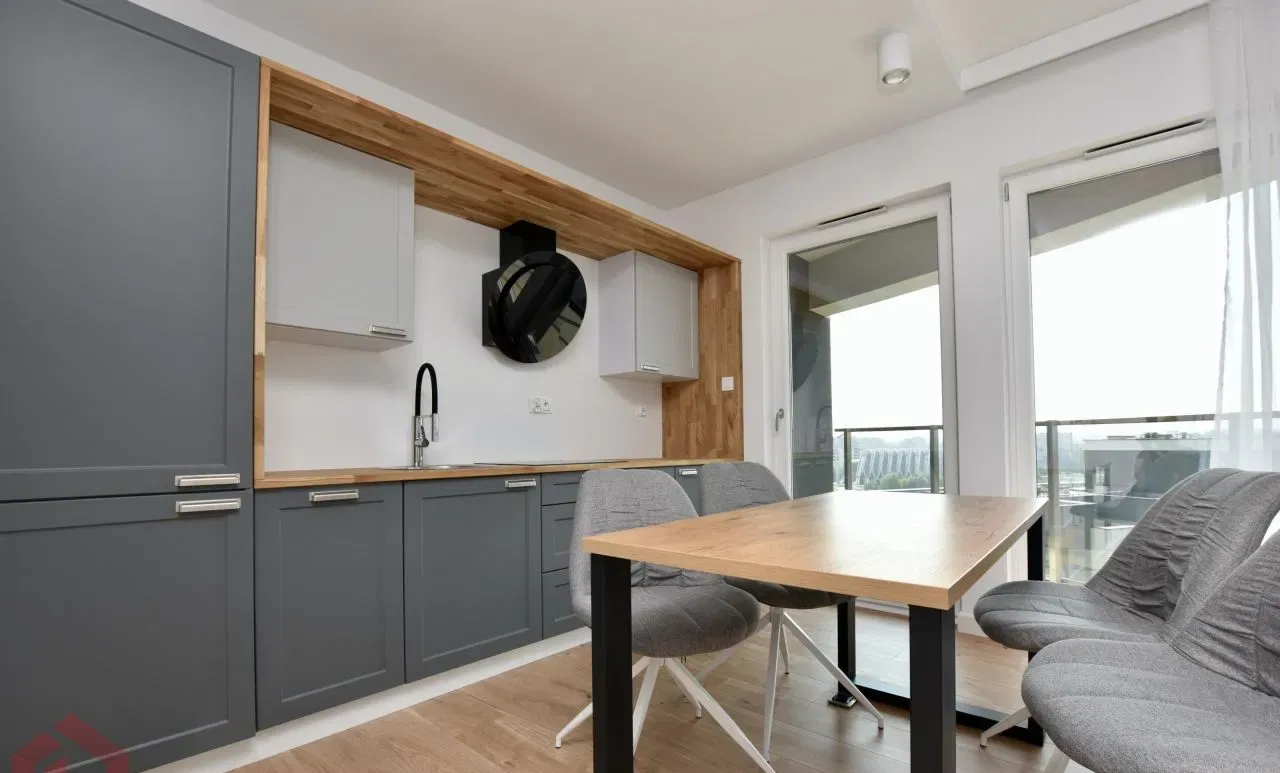 Apartament na 8-piętrze Capital Towers - zdjęcie 3