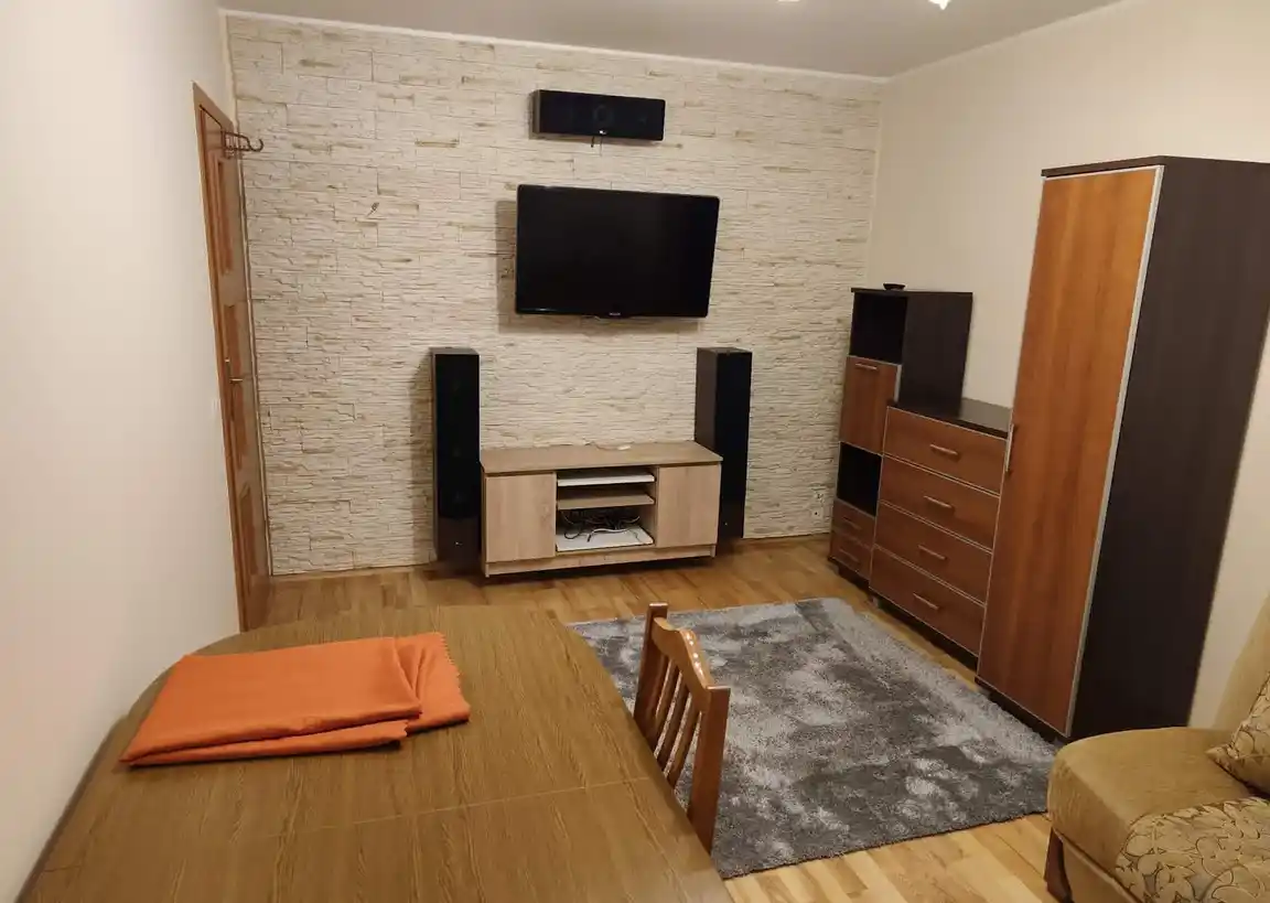 Ładne, w pełni wyposażone 3 pokoje z oddzielną kuchnią, WC, spiżarką. - zdjęcie 9