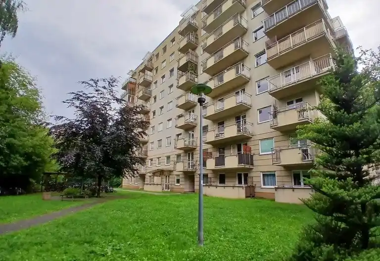 Wynajmę mieszkanie, ul. Śliczna, Kraków, 2 pok., 45 m2. Po odnownieniu. Z opcją miejsca parkingowego w garażu podziemnym.