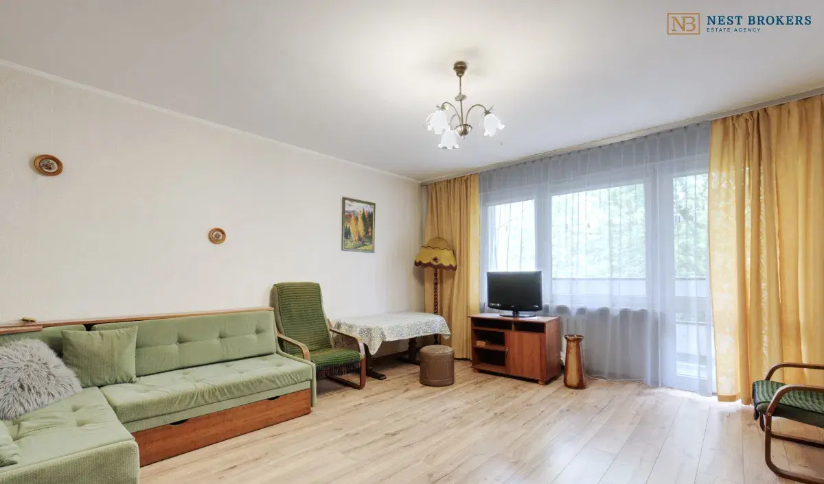 Dobrze skomunikowana Kawalerka z oddzielną kuchnia - zdjęcie 3