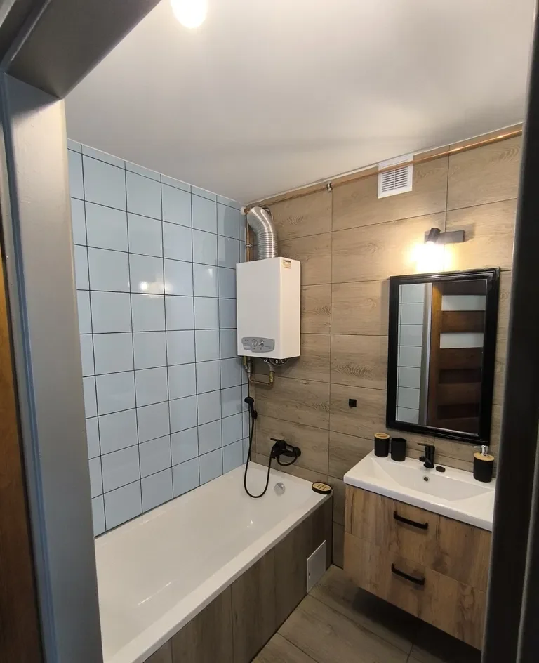 Zadbane przestronne w świetnej lokalizacji - zdjęcie 2