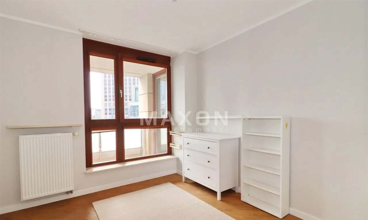Apartament z widokiem na Warszawę - zdjęcie 9