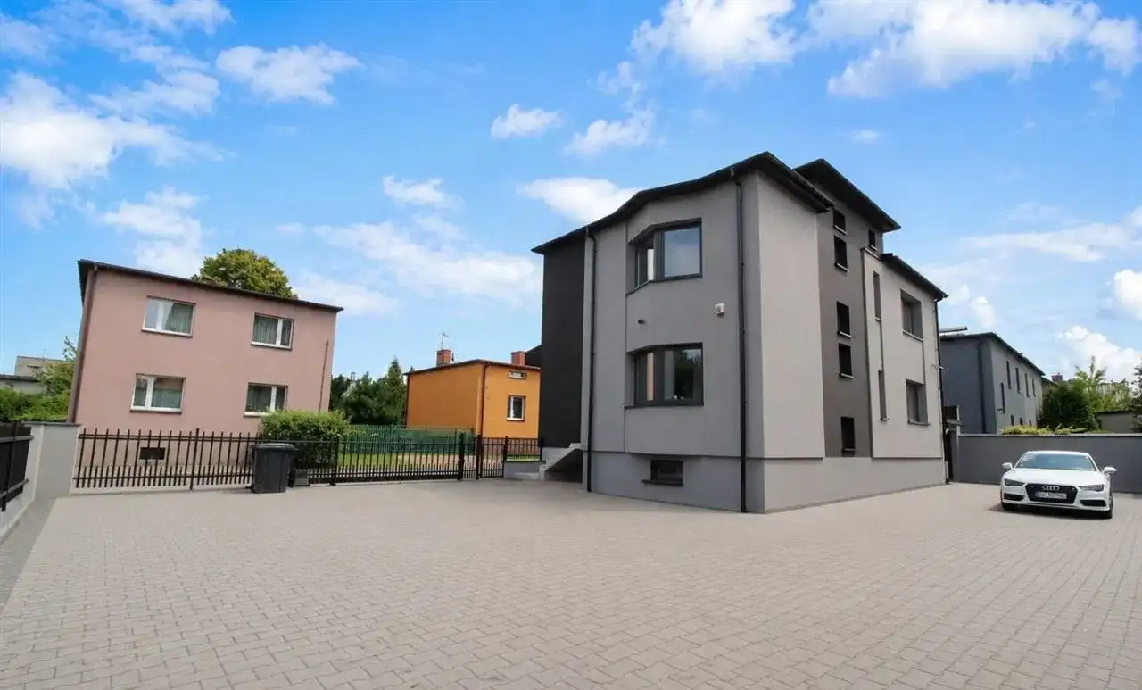 Budynek biurowy 270m²,10 pom. klima ,parking