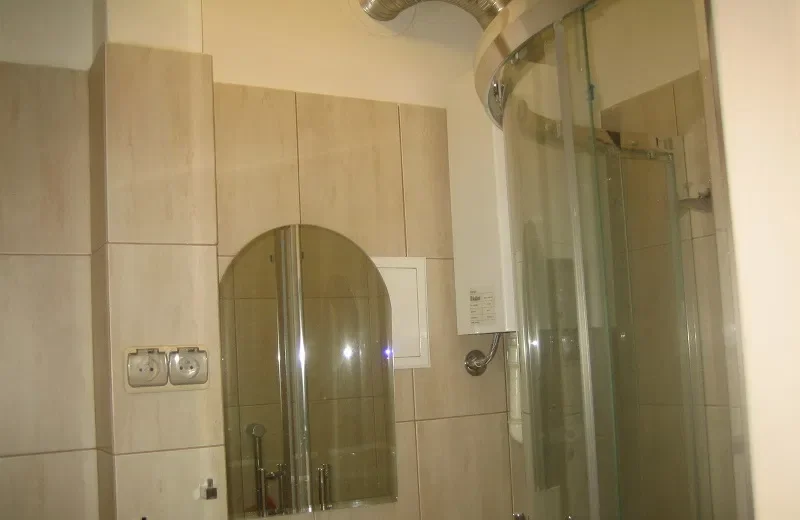 MIESZKANIE Wiktorska 78, ok 30m2,osobny pokój,metro, ciche, II piętro - zdjęcie 3