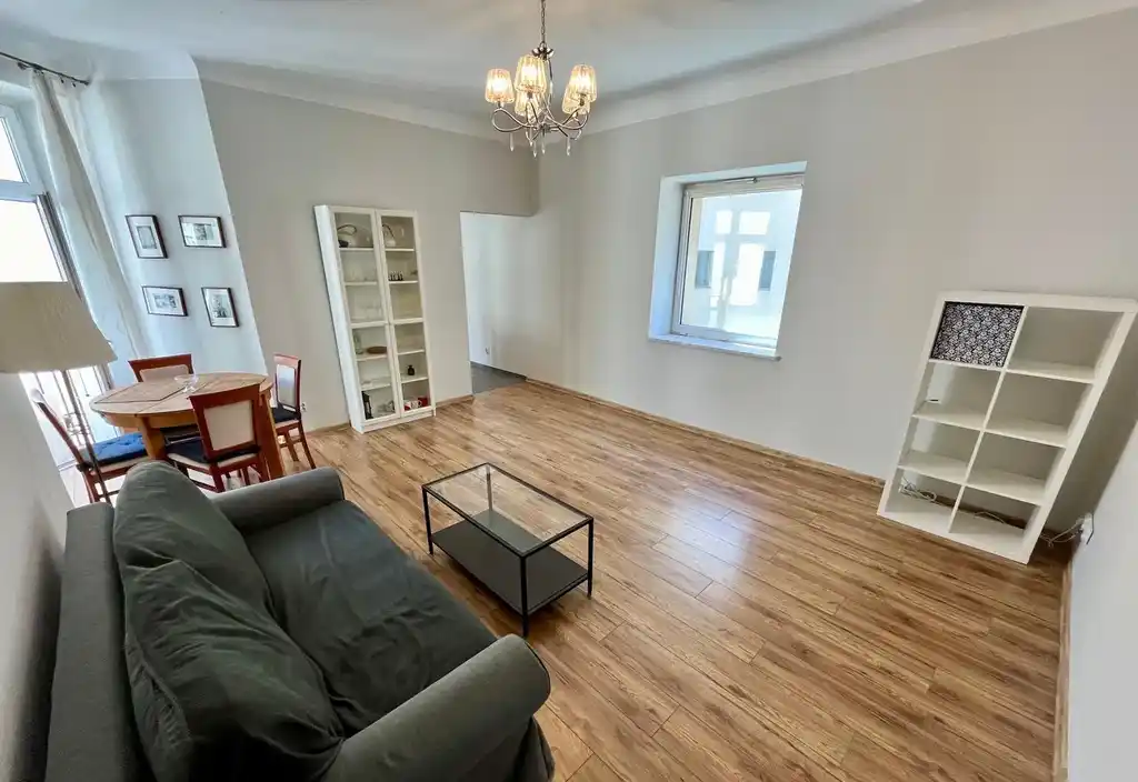 Powiśle-82 m2-3 pokoje-osobna kuchnia-wolne - zdjęcie 2