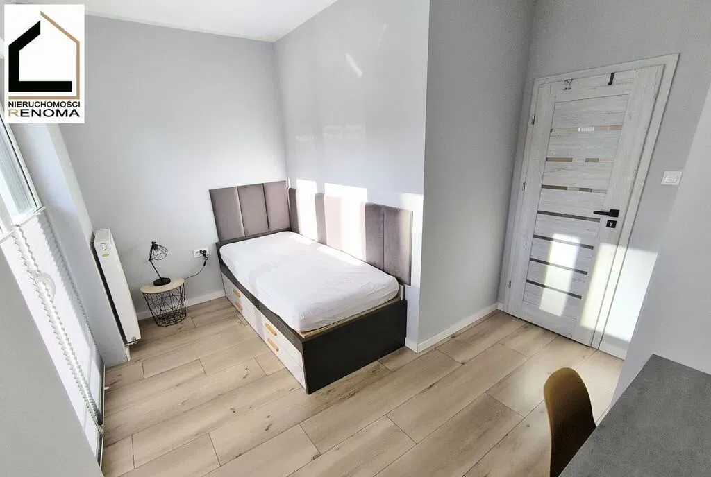 umeblowany pokój z balkonem + miejsce postojowe - zdjęcie 2