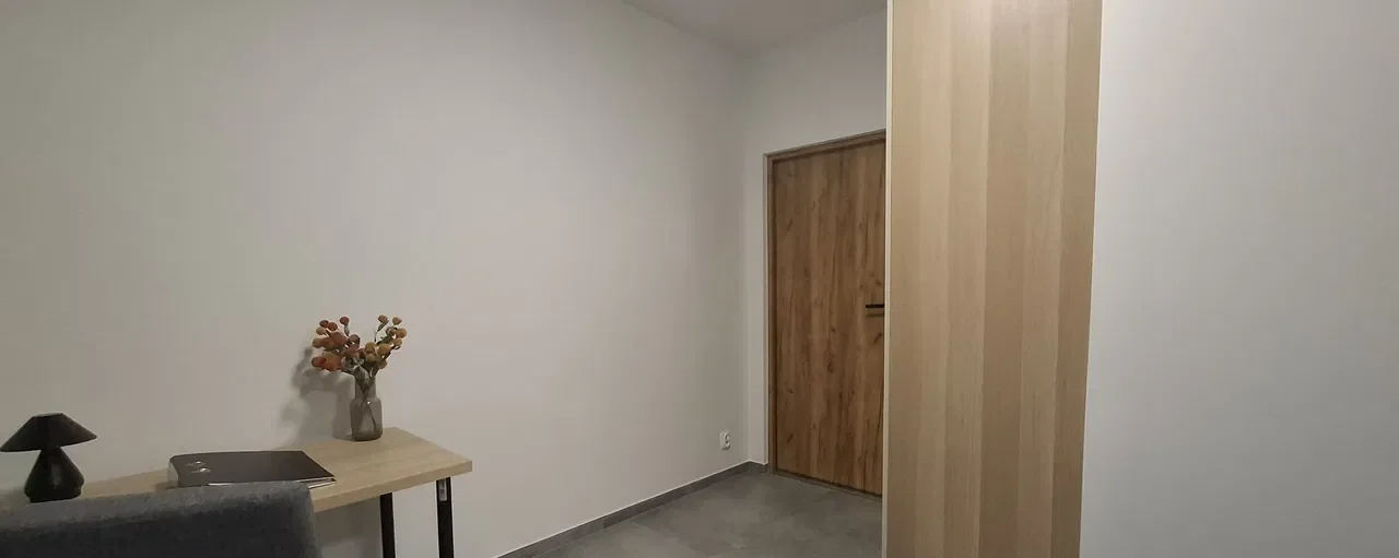 Nowy pokój 20m2 z balkonem 10m² na ogrodzonym osiedlu. Metro. - zdjęcie 4