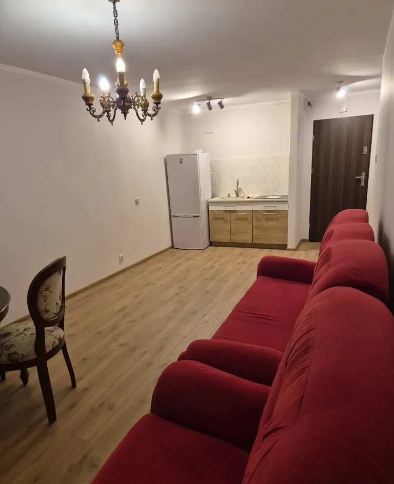 Mieszkanie z balkonem i piwnicą w dobrej lokalizacji