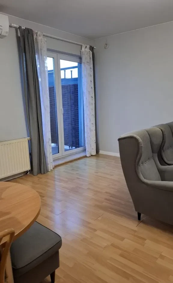 3 pokoje | 70.65 m2 | 4 piętro | blok | cegła | plastikowe okna | miejskie ogrzewanie | 3500 zł + czynsz 530 zł + prąd - zdjęcie 2