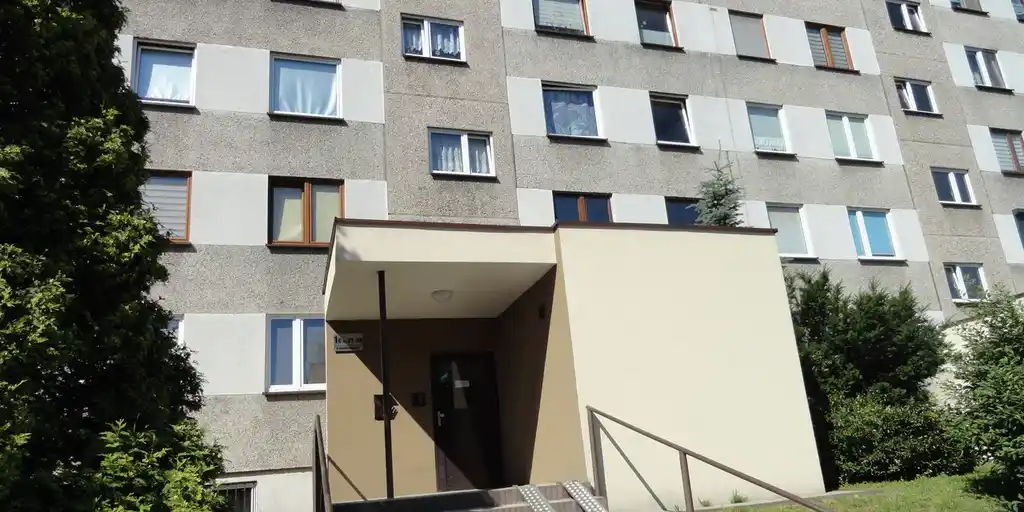 Wynajem 1 piętro 3 pokoje kuchnia łazienka parking balkon - zdjęcie 2