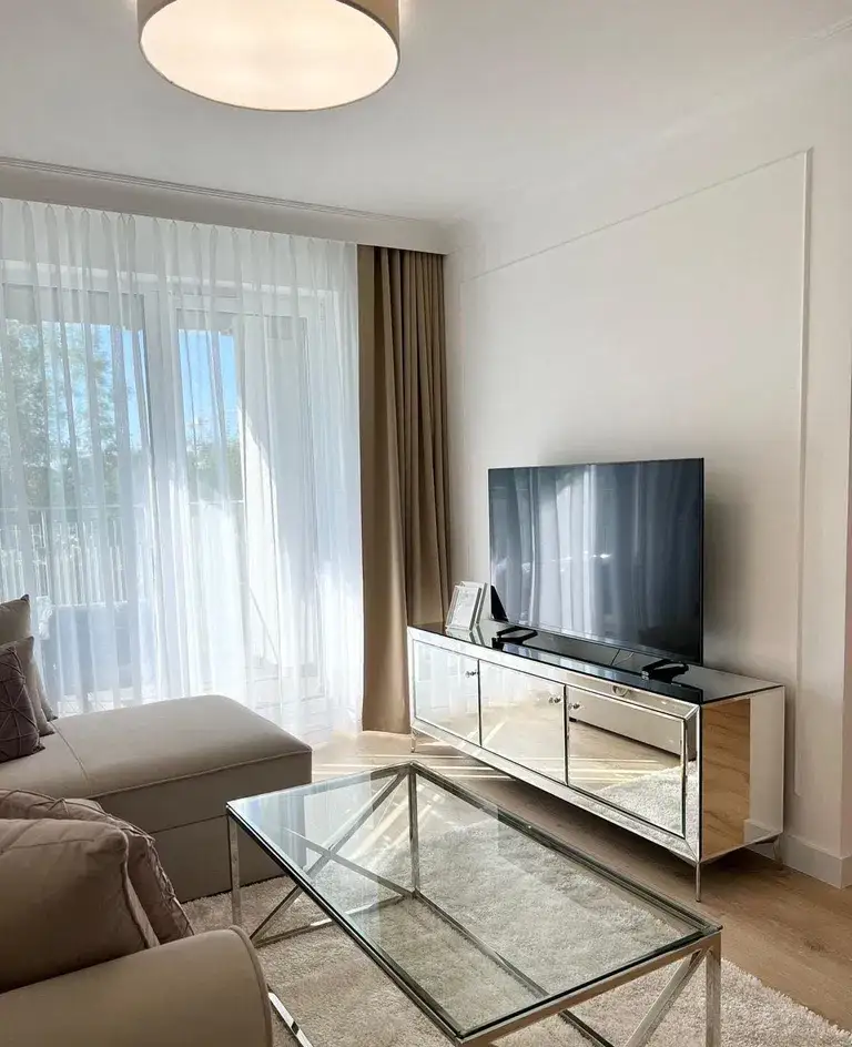 Piękny, słoneczny apartament na wynajem na minimum rok z miejscem postojowym - zdjęcie 2