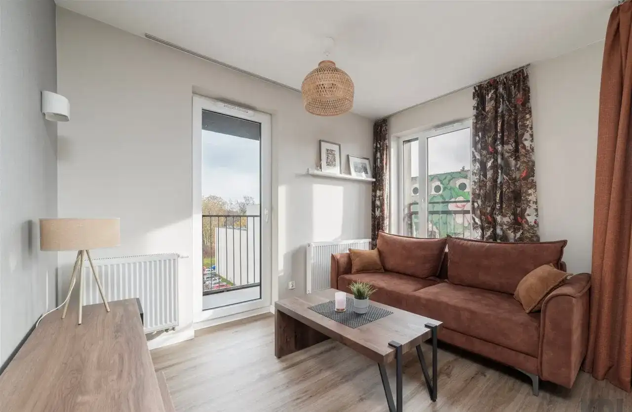 Nowoczesny, słoneczny apartament w centrum - zdjęcie 2