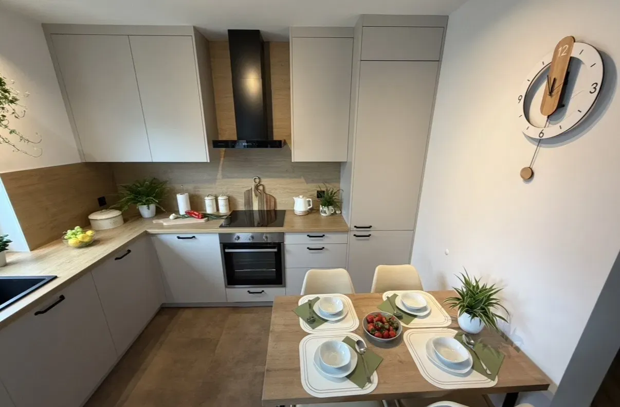 Uroczy dom 90 m² z ogrodem, klimatyzacją i wiatą garażową – Borówiec - zdjęcie 6