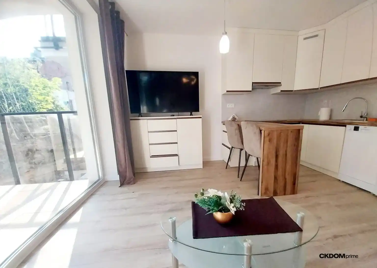 Kawalerka do wynajęcia w centrum - zdjęcie 2