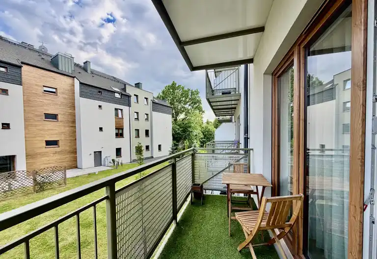 Nowe i eleganckie 2 pokojowe mieszkanie, balkon, garaż, blisko centrum