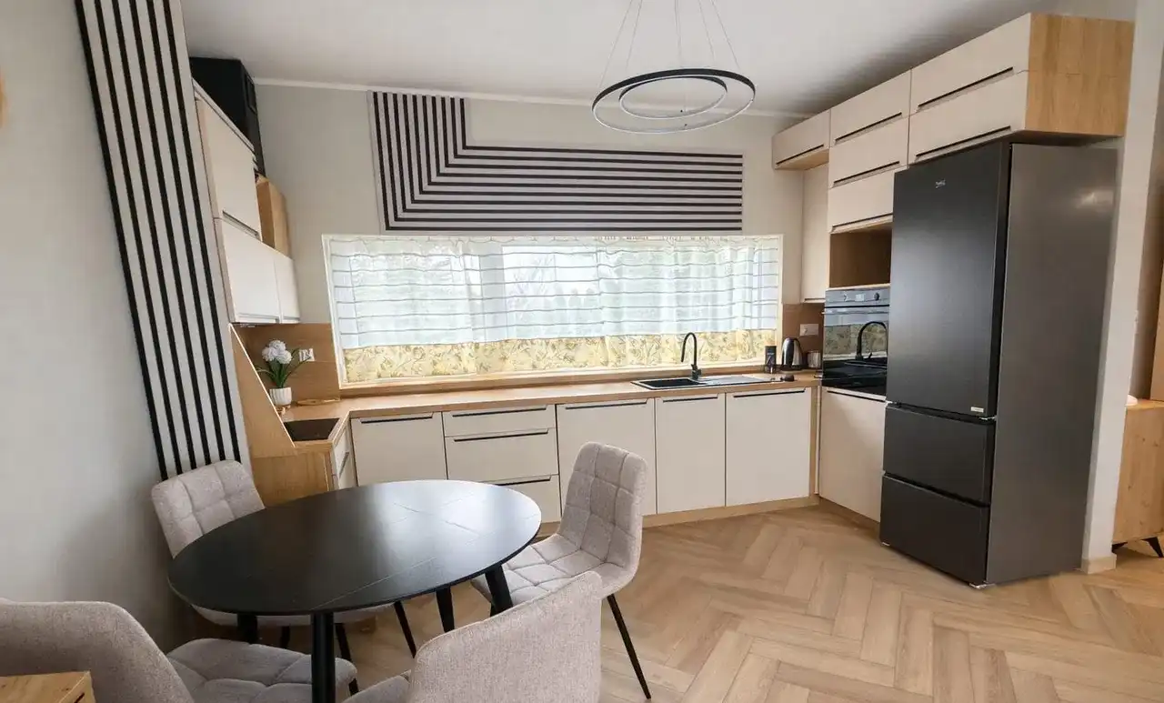 3 pok/75m2/nowe budownictwo/ogródek/garaż/wyposażone i umeblowane - zdjęcie 2