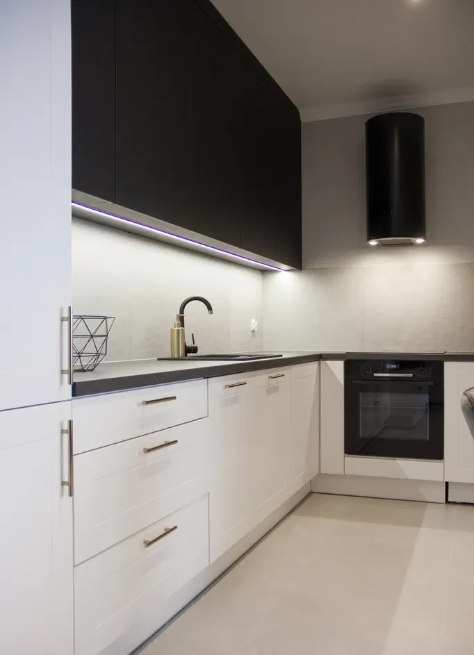 Niezwykle elegancki apartament w budynku z basenem - zdjęcie 7