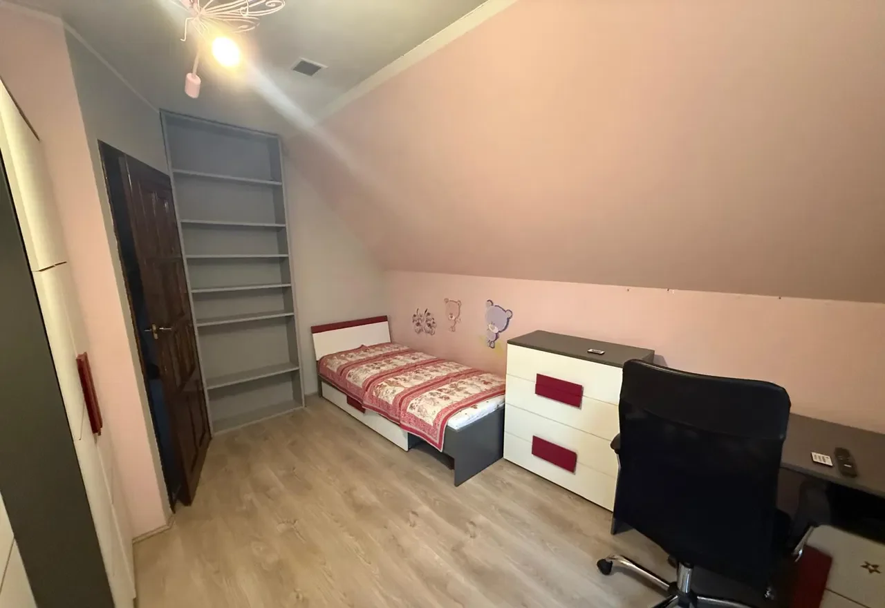 Dom szeregowy do wynajęcia z garażem i strychem - zdjęcie 7