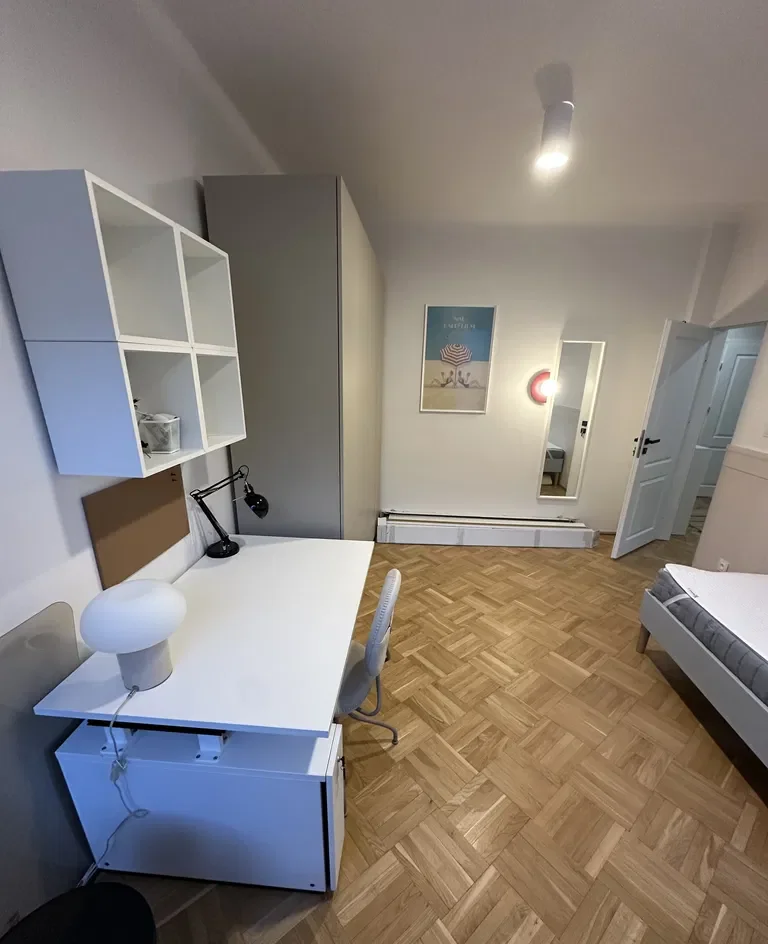 POKÓJ W CENTRUM STAREGO MIASTA W WARSZAWIE W 4 OSOBOWYM MIESZKANIU - zdjęcie 3