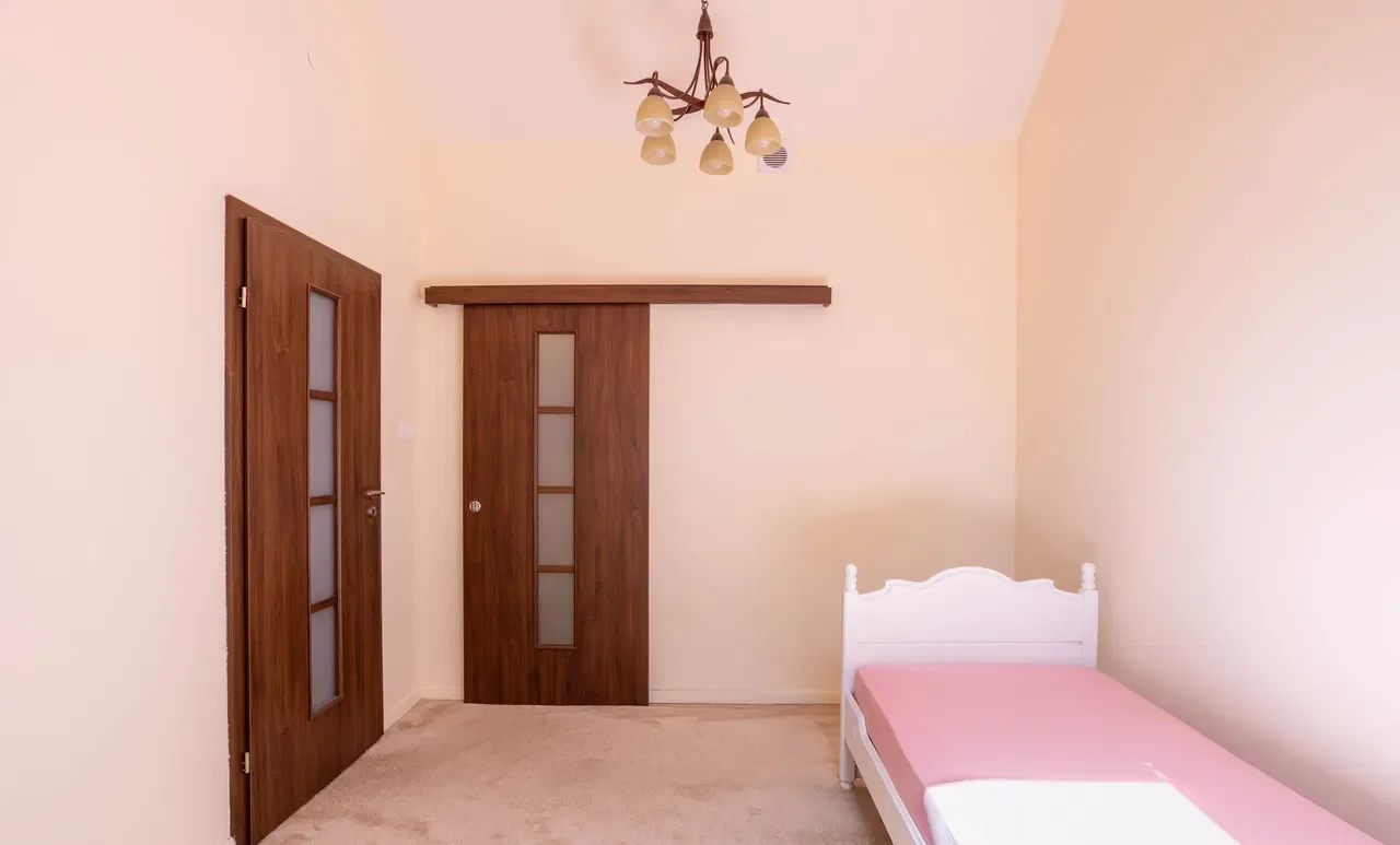 Komfortowy dom z garażem  ogrodem | 4 sypialnie | 147 m² | Od zaraz - zdjęcie 10