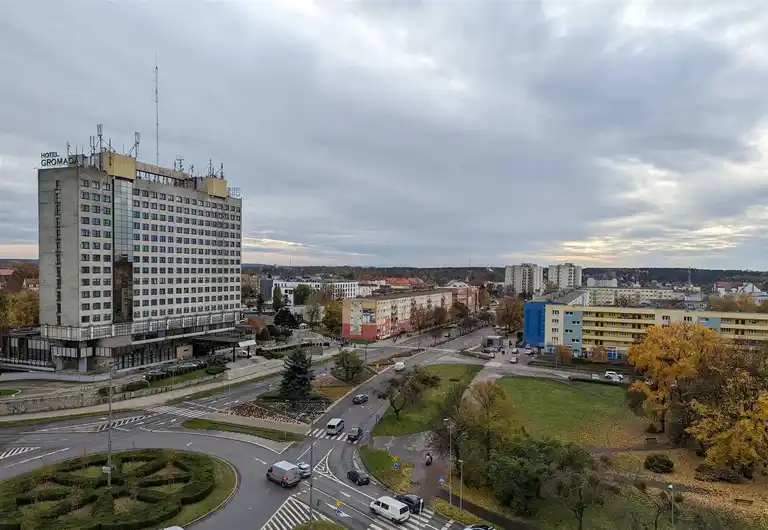 Przytulna kawalerka z panoramą miasta - zdjęcie 8