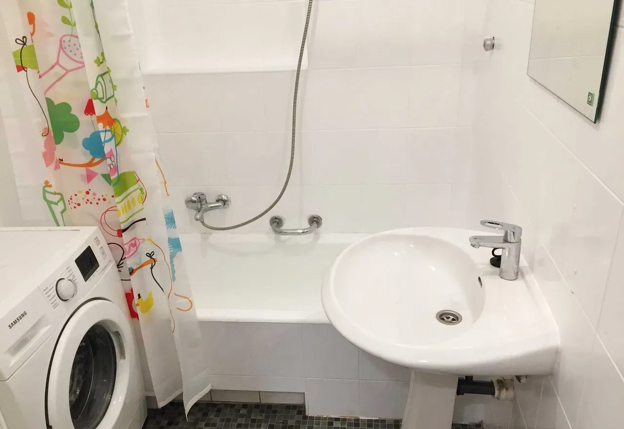 Duży pokój 1os (15m2) w mieszkaniu 4pok dla pań, Częstochowska przy Grójeckiej, świetna komunikacja z Centrum i Wolą - zdjęcie 3