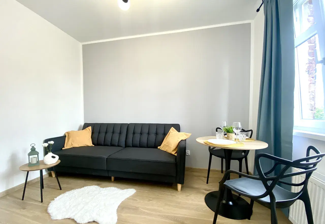 Dla pierwszego najemcy - 2 pokojowe mieszkanie przy DTŚ i A4