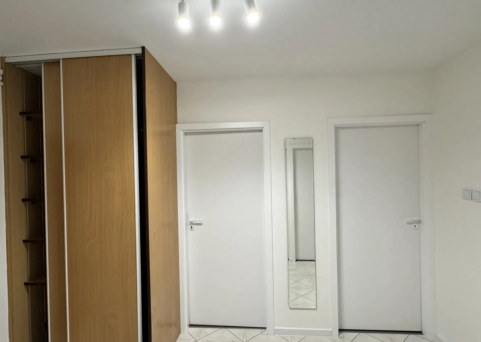 Niezależny pokój z własnym kluczem w cichym wyremontowanym mieszkaniu - zdjęcie 6