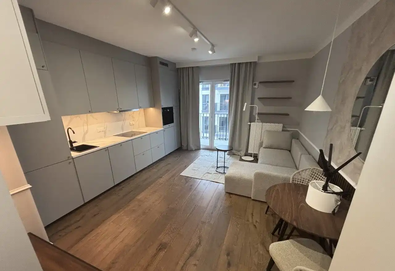 APARTAMENT w ŚRÓDMIEŚCIU! WYSOKI STANDARD Z BALKONEM! PIERWSZY NAJEMCA - zdjęcie 4