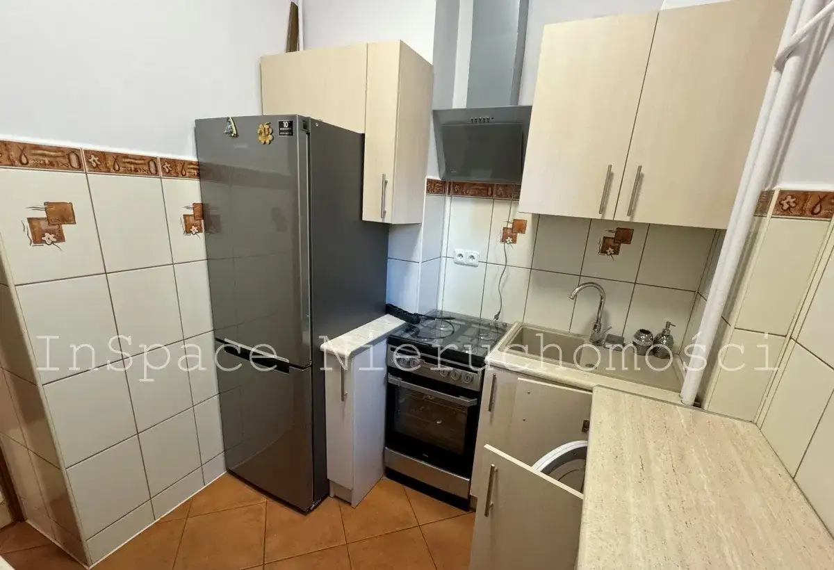 Plac Zbawiciela-2 oddzielne pokoje-34m2-nieumeblowane-może być lokal - zdjęcie 4