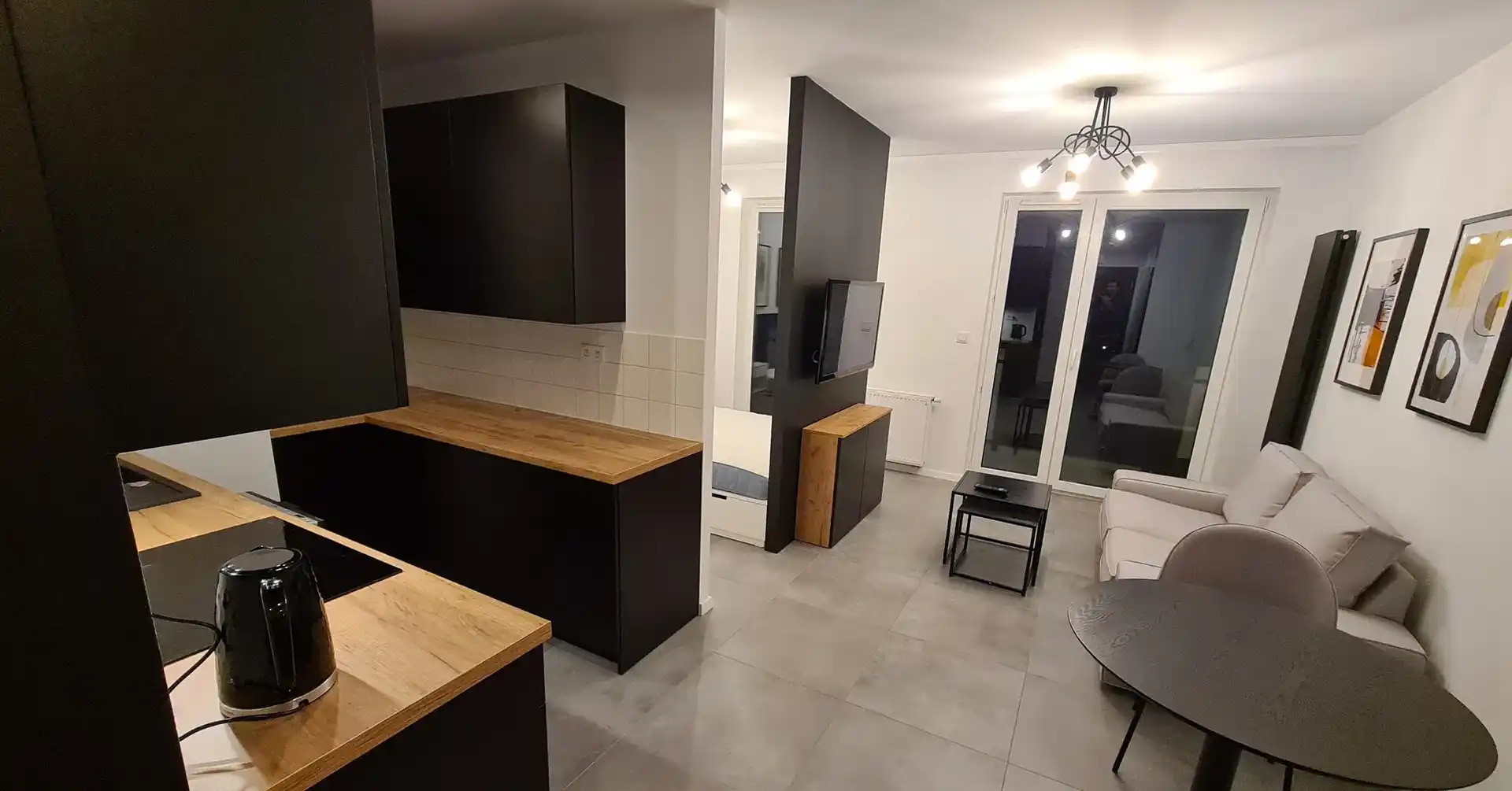 Kawalerka z sypialnią (studio) wraz z miejscem postojowym i komórką. - zdjęcie 7